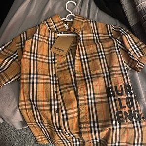 Burberry olaf medium button up